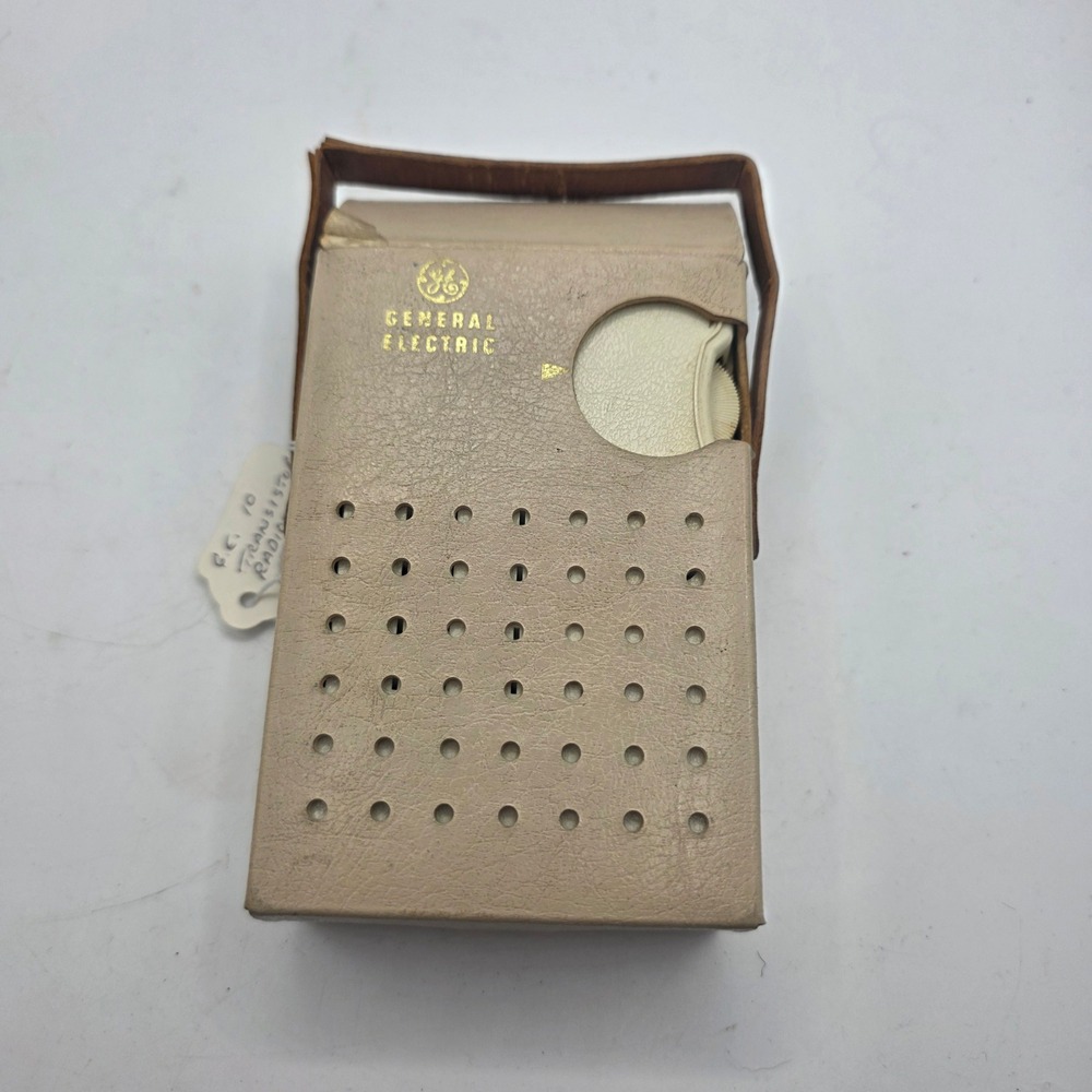 Vintage 1960s General Electric GE 10 Transistor Pocket AM Radio w/ Case